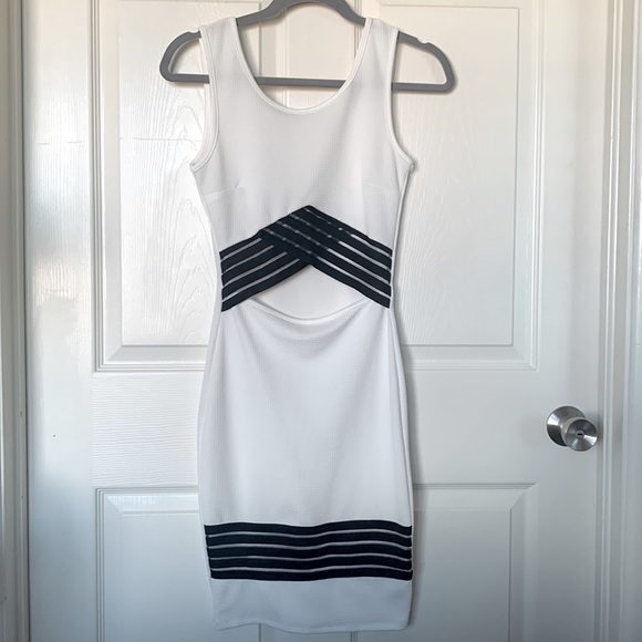 Dresses & Skirts - NWOT Body-con Cut-out Front Midi Dress